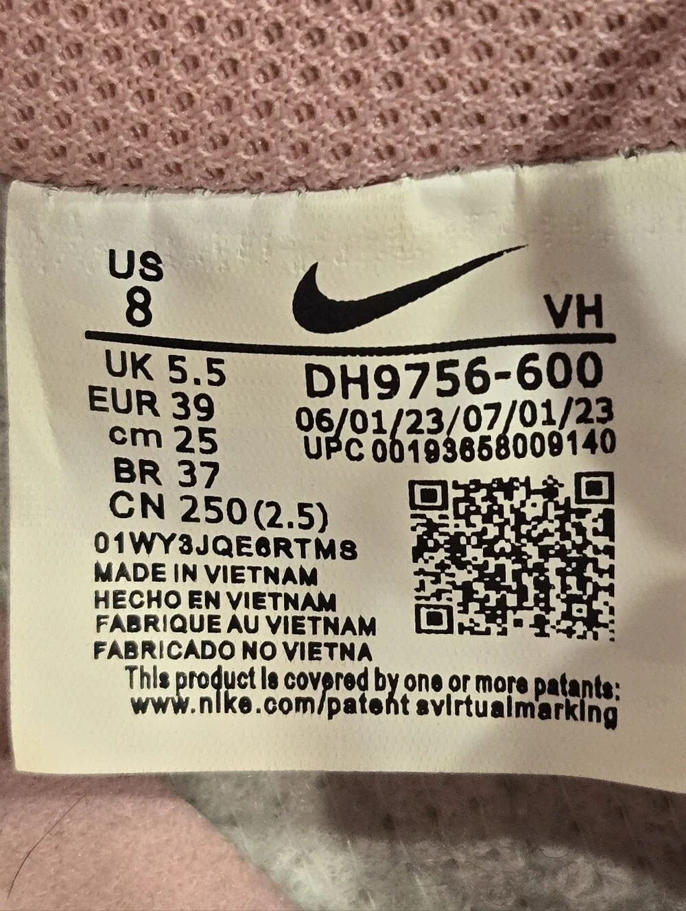NIKE WOMEN'S LOW TRIPLE PINK SNEAKERS. SIZE 8 U. S.  DH9756-600